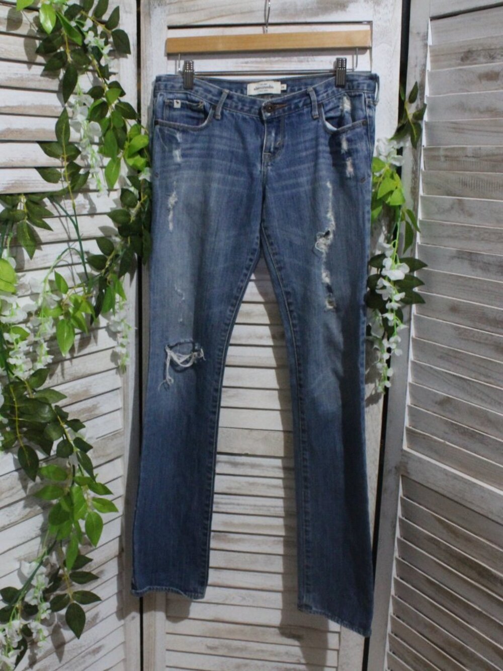 Abercrombie Maddy distressed jeans (1155) - Picture 1 of 8